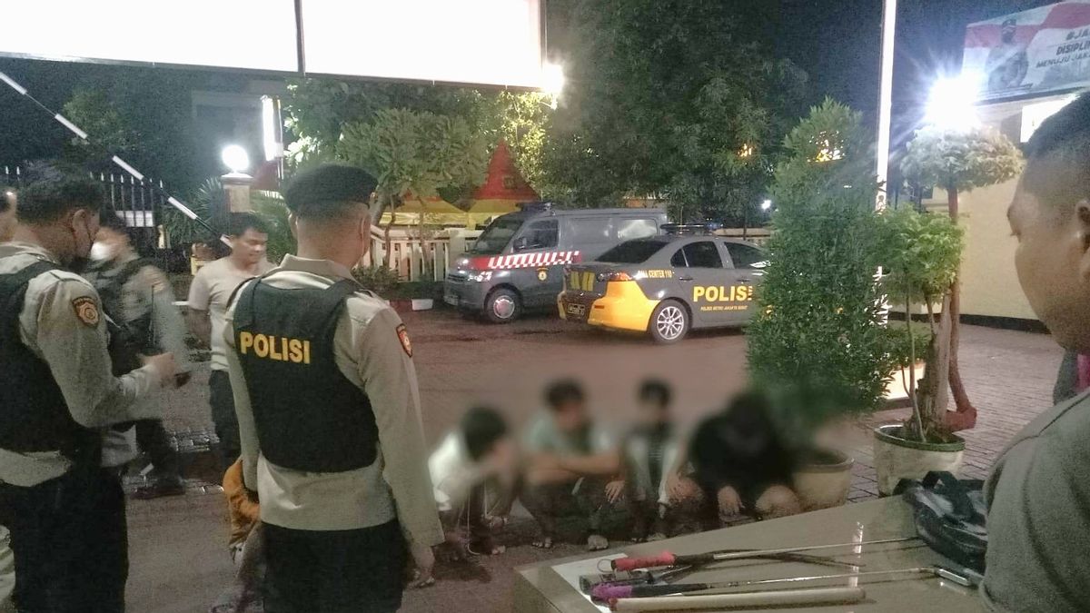 Perintis Presisi Patrol Team Of West Jakarta Police And Tangerang Police Secured Group Of Youth With Sickles About To Brawl