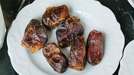 Makan Secukupnya Saja, Ini 4 Efek Samping Konsumsi Kurma Berlebihan