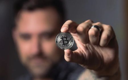 Pengguna Bitcoin Misterius Habiskan Ribuan Dolar untuk Memasukkan Data pada Blockchain