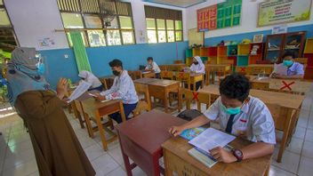 学校での対面学習は7月に4つの東ジャワ地域で行われない