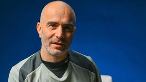 Maresca Senang setelah para Suporter Menyanyikan Namanya