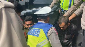 2 警察が日常的な襲撃を行うときに、Bireuen Acehから10kgの覚せい剤を携えて捕まった
