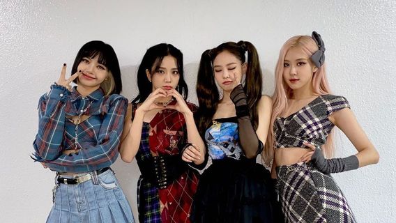 Peluk Panda Tanpa Sarung Tangan, BLACKPINK Dikritik Warga China