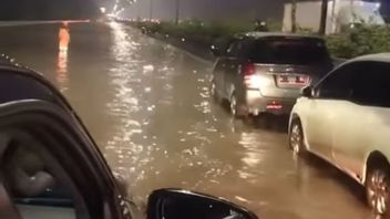 Keterangan Jakarta Metropolitan Tollroad: Banjir Jalan Tol Jakarta-Merak Akibat Luapan Sungai Sabi, Tangerang