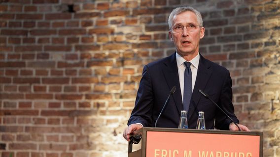 Stoltenberg: Retorika Nuklir Putin Tidak Boleh Menghentikan Dukungan NATO untuk Ukraina