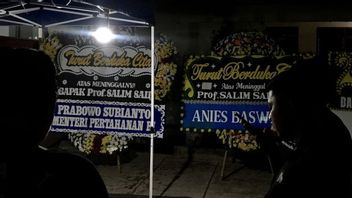 Prabowo와 Anies는 고인이 된 교수에게 꽃다발을 보냈습니다. 살림 하지가 말했다.