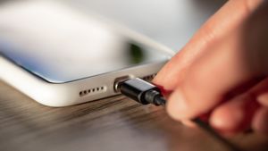 What Makes IPhone Boros Battery? These Are 11 Causes And Solutions