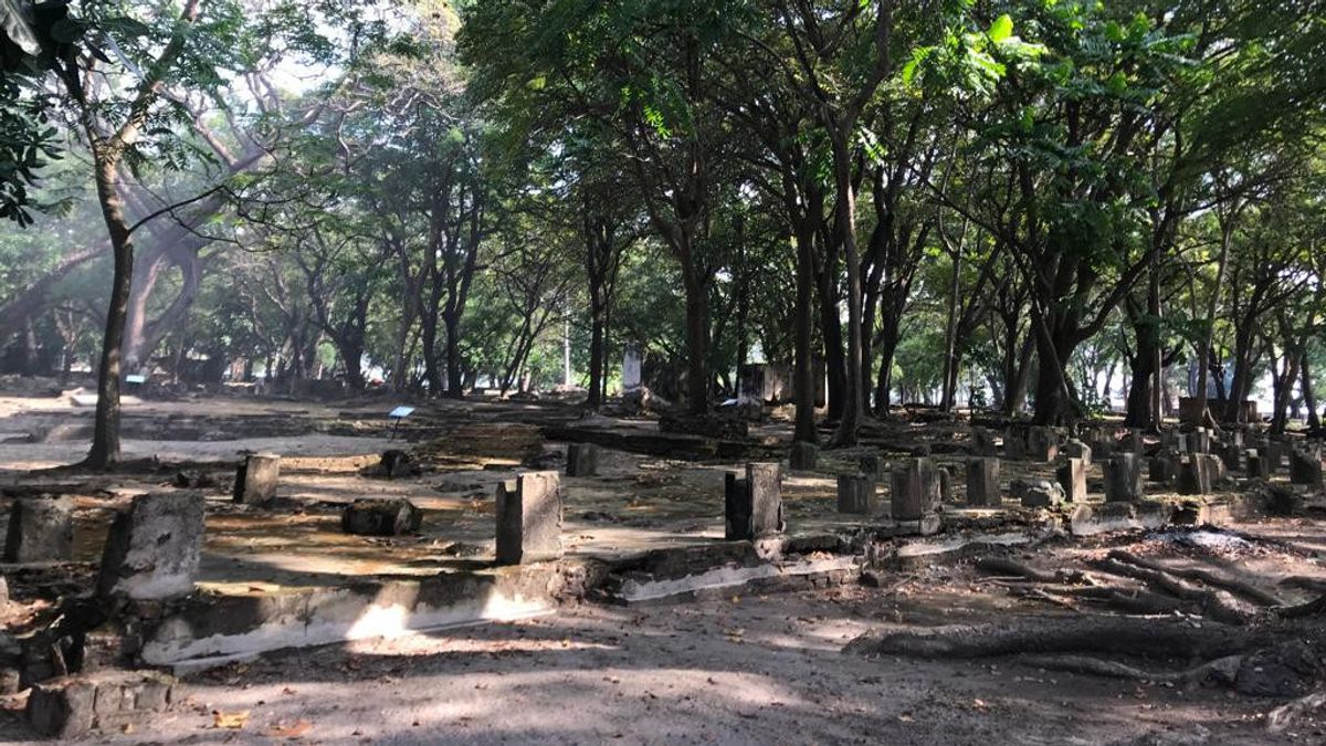 Healing In Horror Atmosphere In Jakarta? Try Camping On Onrust Island