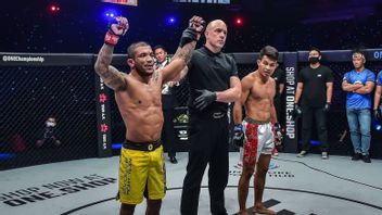 Can Only Last 1 Round, Adrian Mattheis Loses To Alex Silva Through Submission In ONE 158
