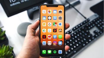 How To Change The IPhone Home Screen Display To Make It Cooler, No Additional Applications Needed