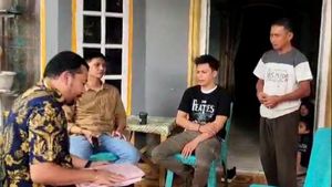 Des fugitifs de détournement d’argent semblables à des musiciens de table sur l’arrestation de Kejari Makassar, immédiatement jetés en prison