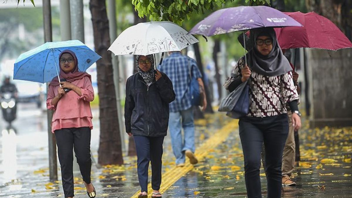 1月8日月曜日の天気:アラート!南ジャカルタと東ジャカルタの雷を伴う雨