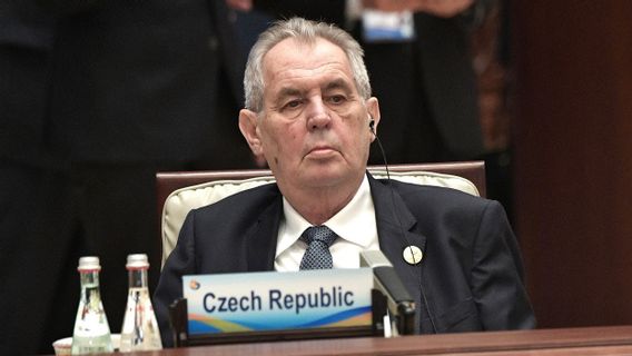 Infecté Par Le COVID-19 Et Déjà Vacciné Trois Fois, Le Président Tchèque Milos Zeman S’est Précipité à L’hôpital