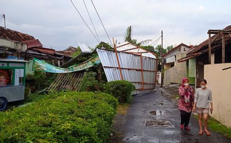 Belasan Rumah di Umbulharjo, Yogyakarta Rusak Diterpa Angin Kencang dan Hujan Lebat