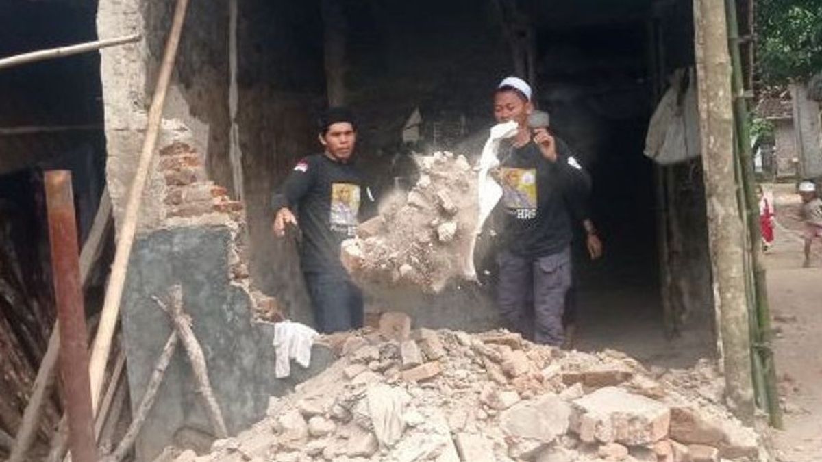 Lebak Regency Government Verify Data On Damaged Building Due To Banten Earthquake