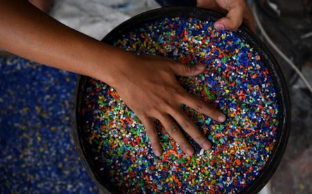 Inaplas Minta Pemerintah Terapkan Bea Masuk Barang Plastik