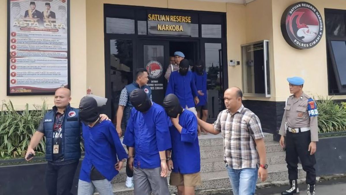 Miris! Ketua Bawaslu Bandung Barat Riza Nasrul Diciduk Polisi Saat Pesta Sabu di Rumah
