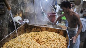 Harga Kedelai Impor di Kudus Melonjak, Pedagang Terpaksa Sesuaikan Ukuran Tempe dan Tahu