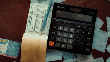 Various Evidence Of Purchasing A Number Of Goods With Cash