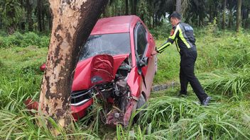 Loss Of Control, Drivers Of Cars Died Of Tree Collision