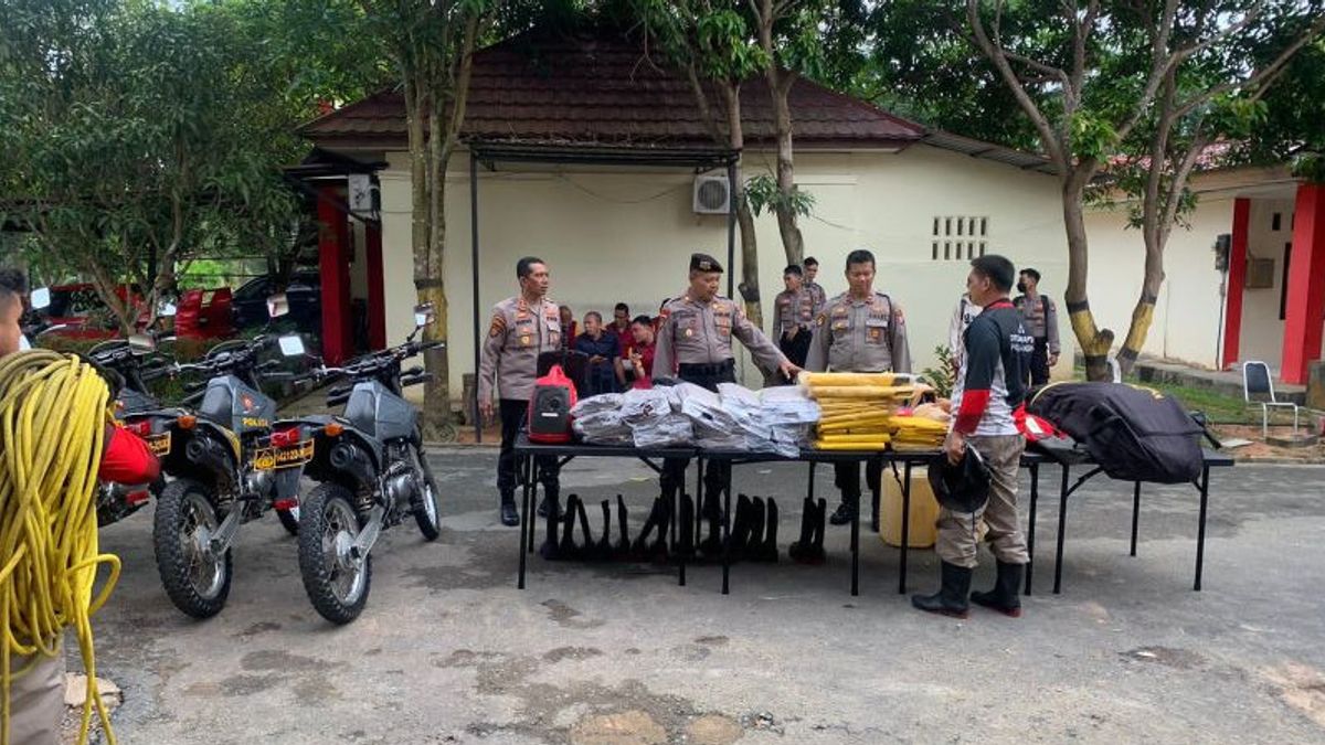 Landslide Disaster Emergency Response On Natuna Serasan Island, Riau Islands Police Deploy 122 Additional Personnel