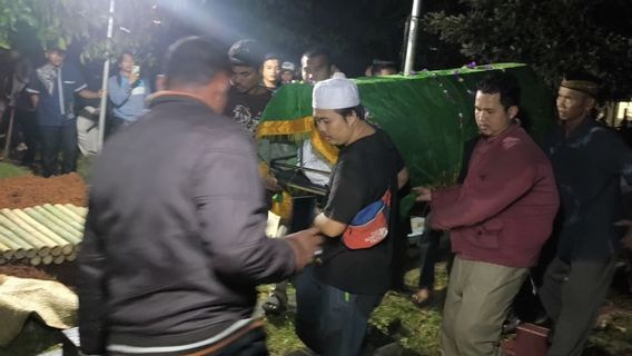 Satu Korban Kecelakaan Truk di Slipi Dimakamkan di TPU Bambu Apus Malam Ini