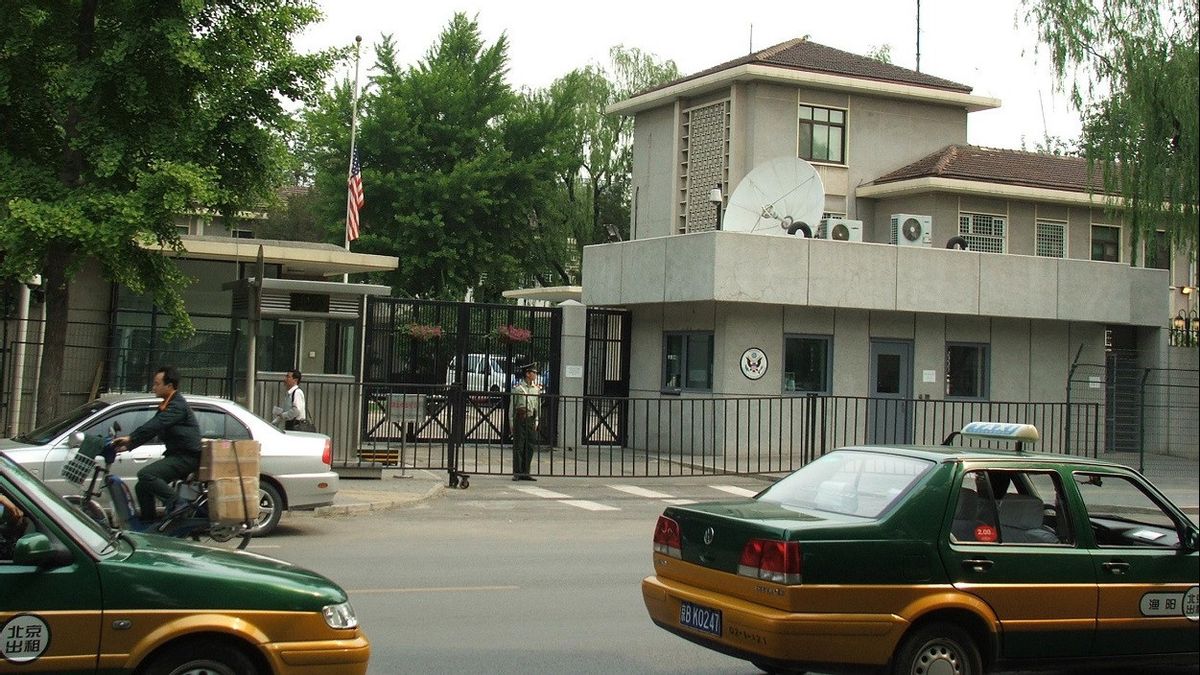 中国はCOVID-19規則を強化し、米国は北京の大使館からのスタッフと家族の避難を検討