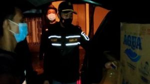 Di Kotanya Gibran Rakabuming, Polisi Sita 17 Dus Berisi Ciu di Mobil Toyota yang Melintas Pasar Kliwon