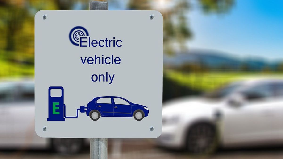 US Government Needs 100.000 Charging Stations For Government Electric Cars