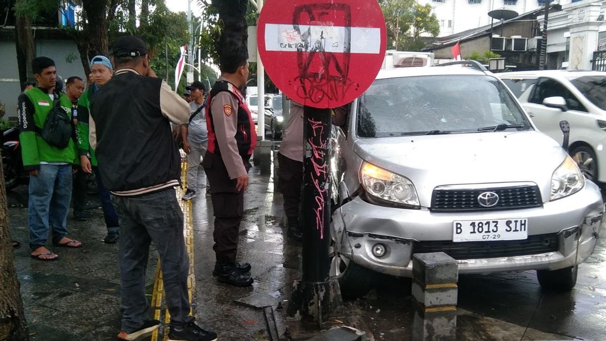 Police Revealed The Condition Of A 9-year-old Boy After Crashing A Pole With A Toyota Rush In Kemang, South Jakarta