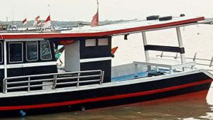 6 Pemancing Terjebak di Perairan Pulau Damar Gegara Mesin Kapal Rusak