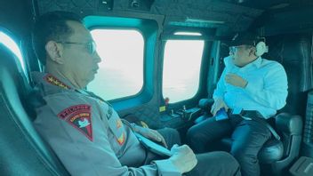 首相とPMK大臣はヘリコプターでメラックの帰郷準備をチェック