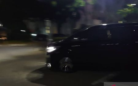 Minggu Malam, Alphard Hitam yang Pernah Angkut SYL Terlihat di Istana Kepresidenan