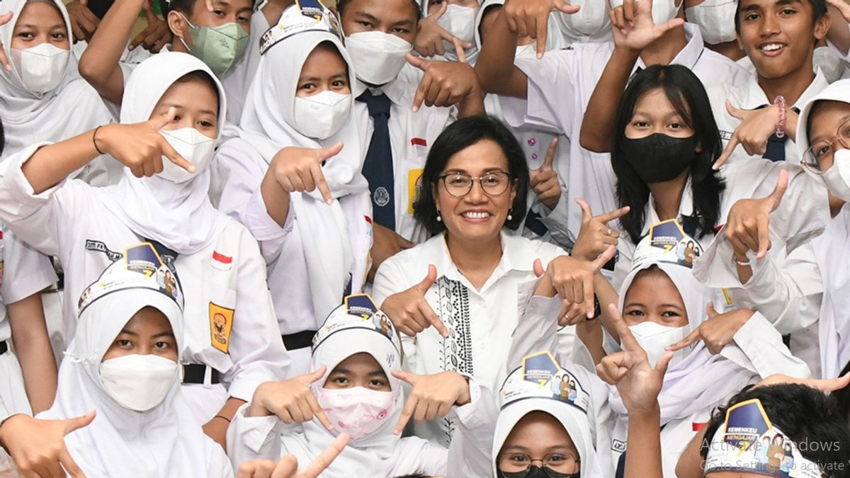 The Moment Langka Sri Mulyani Became A Teacher, Brings State Budget Material To Be Known To Students
