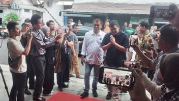 鲍比·纳苏蒂夫(Bobby Nasution)在PKB中接受北苏门答腊卡古布的能力测试
