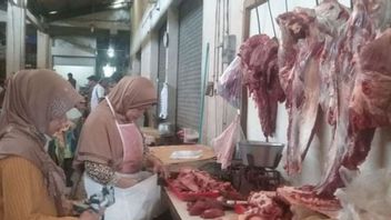 タンゲランの牛肉売り手は4日間の売り上げを打つ