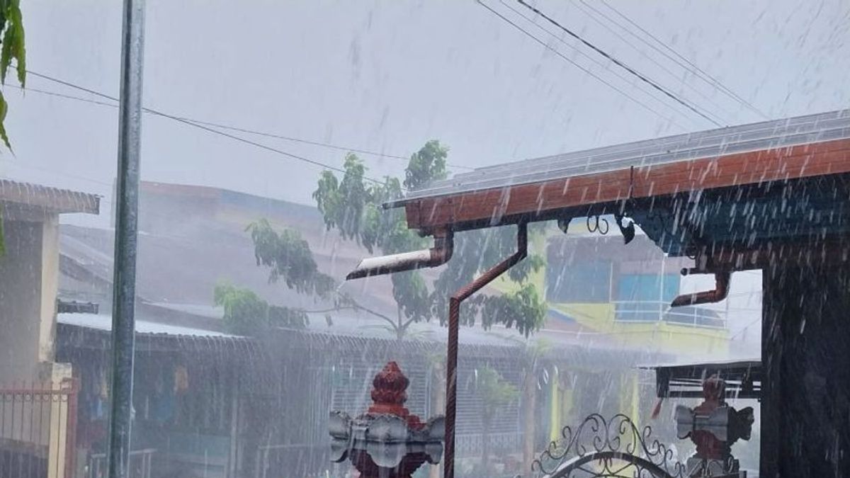 Warga NTB Diminta Waspada Bencana, BMKG Prediksi Hujan Lebat Disertai Angin Kencang Bakal Berlanjut Hingga Senin Mendatang