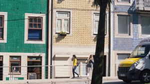Penurunan Status COVID-19 di Portugal Dorong Keramaian Tempat Publik