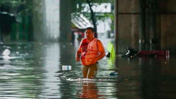 Super Man-yi Typhoon Threatens Philippines, Thousands Of Residents Evacuated