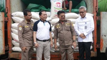 メンタンは、チピナンライスメインマーケットでの南スマトラからの500トンの米の配達をレビューしました