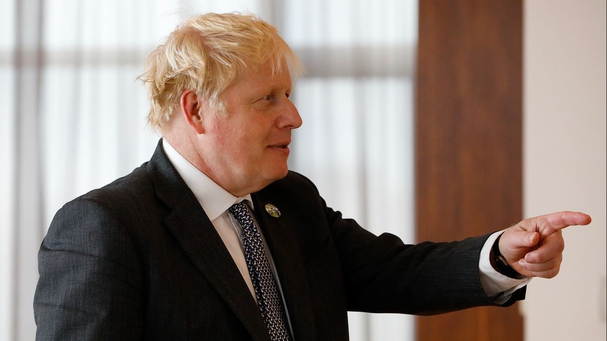 Former British PM Boris Johnson Will Be Questioned By Police For Alleged Violations Of COVID-19 Rules, Accept Guests At Chequers