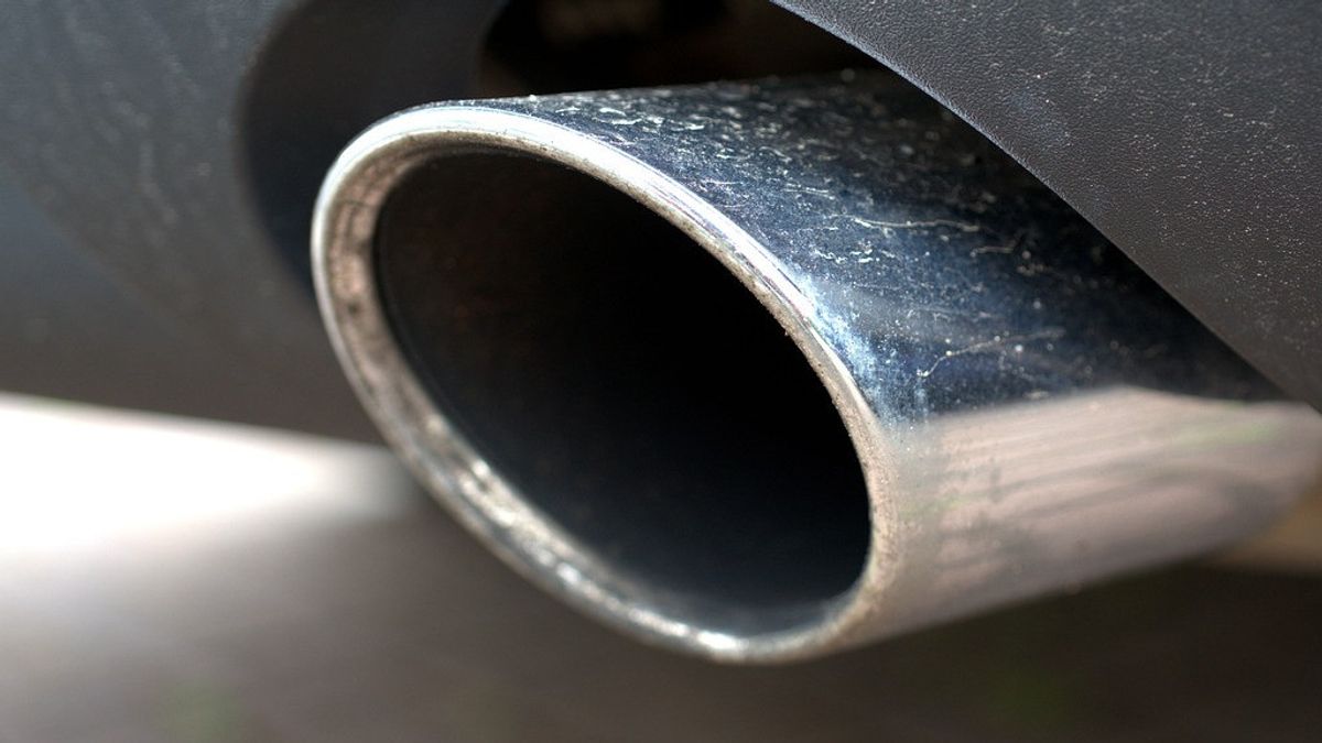 Penyebab Knalpot Mobil Keluar Air yang Normal dan Tidak