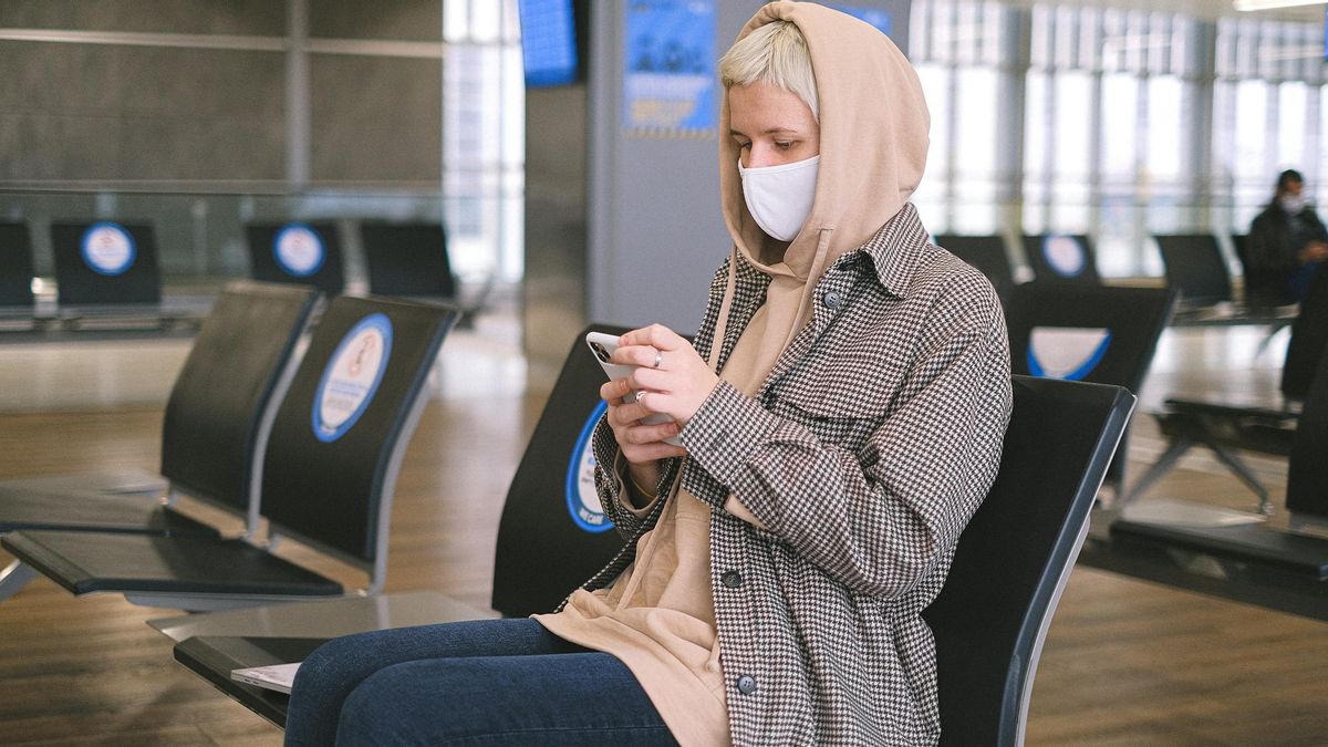 潜在的なサイバー犯罪で、専門家は空港の無料Wi-Fiにアクセスすることに注意することを思い出してください