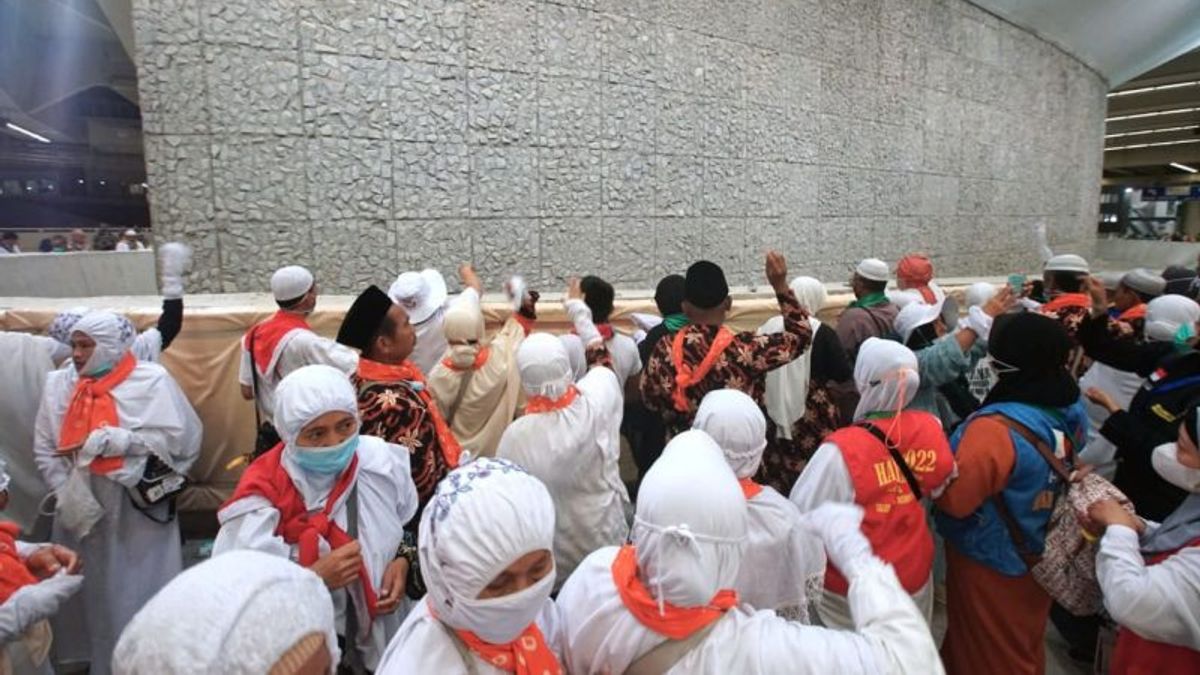 健康团队工作在朱姆拉投掷期间为米纳的朝圣者提供服务，Menag Yaqut“抬起他的帽子”：太棒了，非常有帮助！