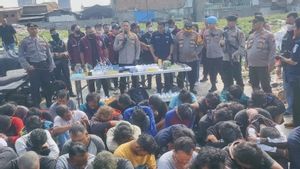 Kampung Boncos retour à Digerebek, 42 personnes positives à la drogue Digelandang à la police de Jakbar