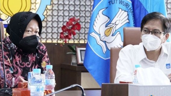 Social Minister Risma Invites ITS Campus To Collaborate