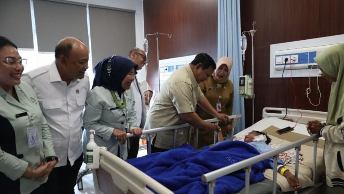 Prabowo Visits SPPG Car Victims, Promises to Treat Chicken Rice
