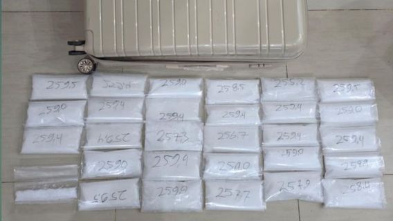 廖内警方搜查了两名走私快递员的网络,他们走私了13公斤冰毒