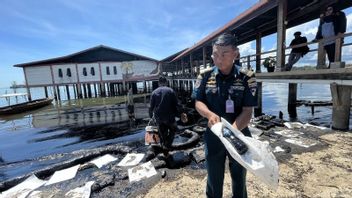 Limbah Pantai Kampung Melayu Batam Diperkirakan Hilang Sebulan Lagi, Nelayan Resah