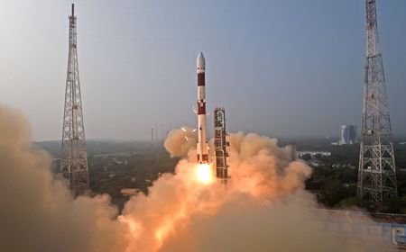 Badan Antariksa India Luncurkan Satelit Pengamat Lubang Hitam